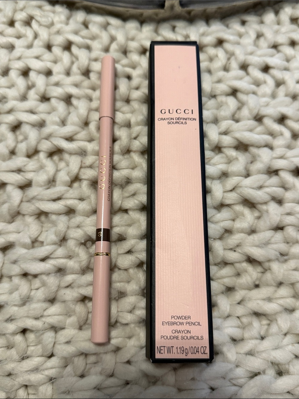 Gucci crayon definition powder eyebrow pencil in 03 Chatain brown